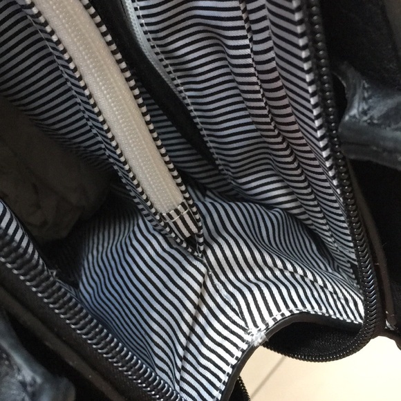 ✨GLAM BLACK TOTE✨ - Picture 6 of 8